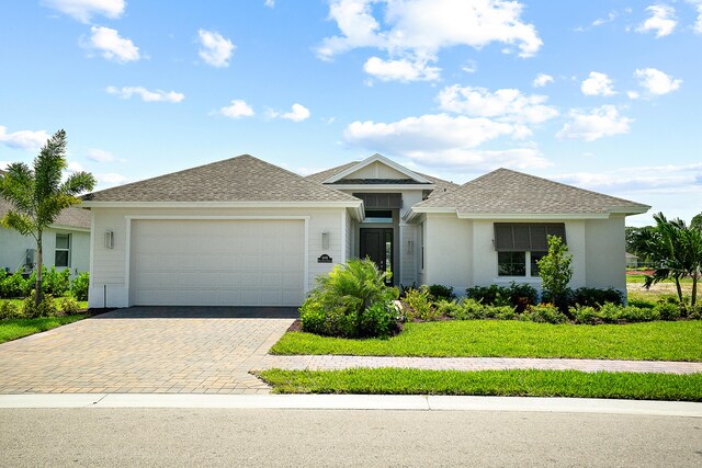 view of front facade featuring a front lawn and a garage