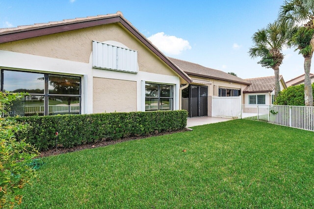 back of house featuring a yard