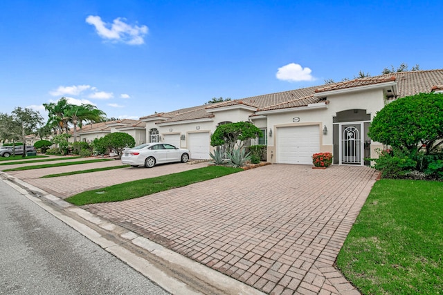 view of front of home featuring a front yard and a garage