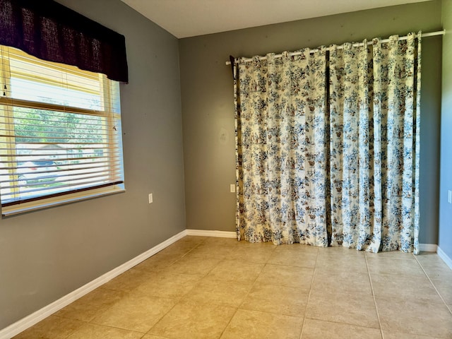 spare room featuring light tile patterned floors