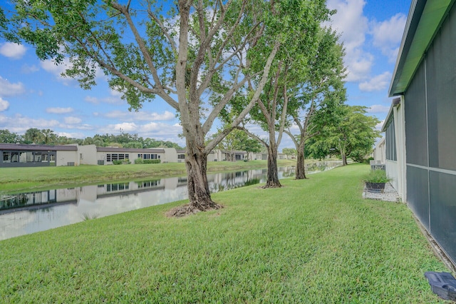 view of yard featuring a water view