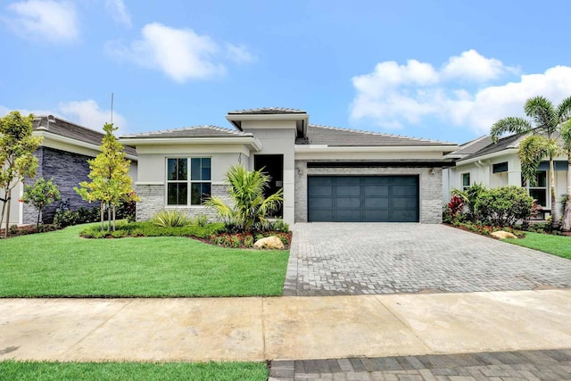 view of front of home featuring a front lawn and a garage