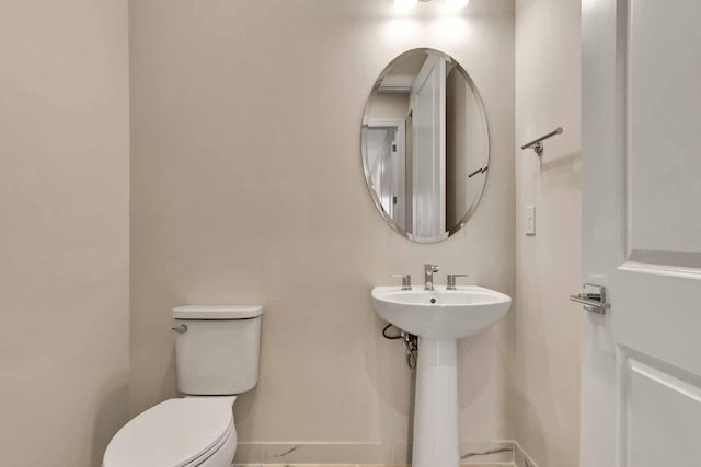 bathroom featuring toilet and sink