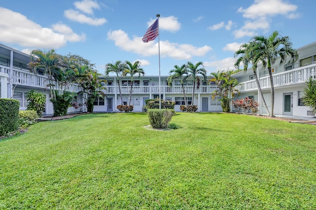 exterior space featuring a lawn