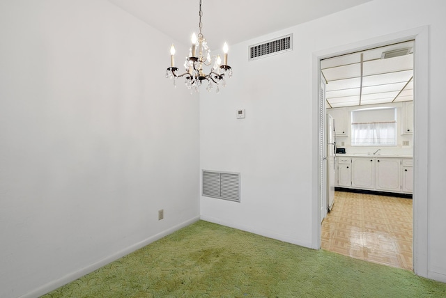 unfurnished room featuring light colored carpet, an inviting chandelier, and sink