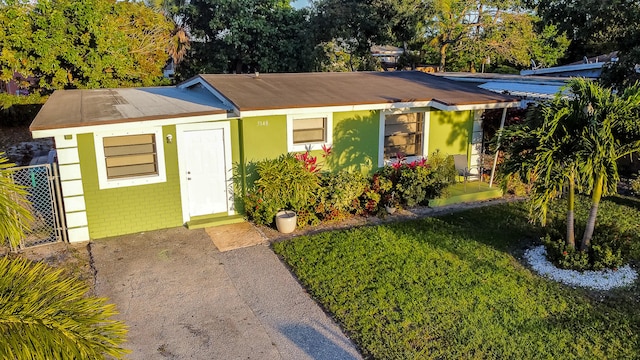 view of front of house with a front yard