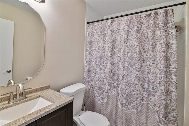 bathroom with a shower with shower curtain, vanity, and toilet