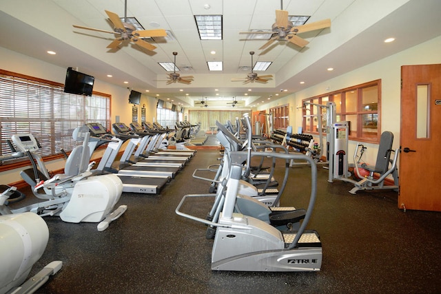 exercise room featuring ceiling fan