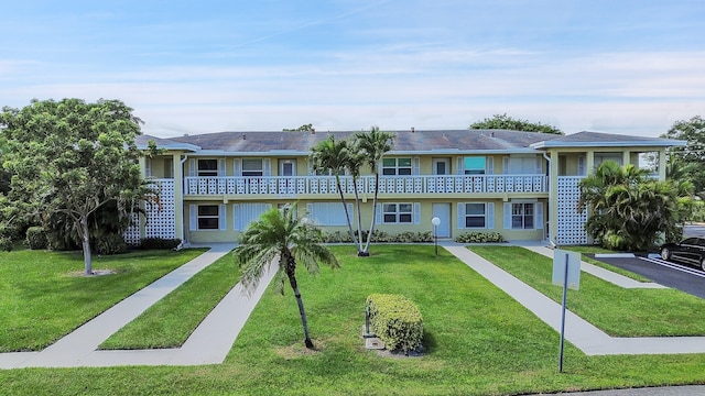 view of front of property with a front yard