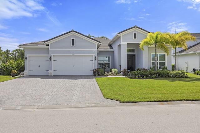 view of front facade featuring a front lawn and a garage