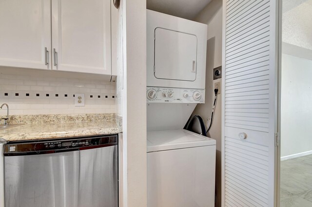 full bathroom with tile patterned flooring, vanity, bath / shower combo with glass door, and toilet