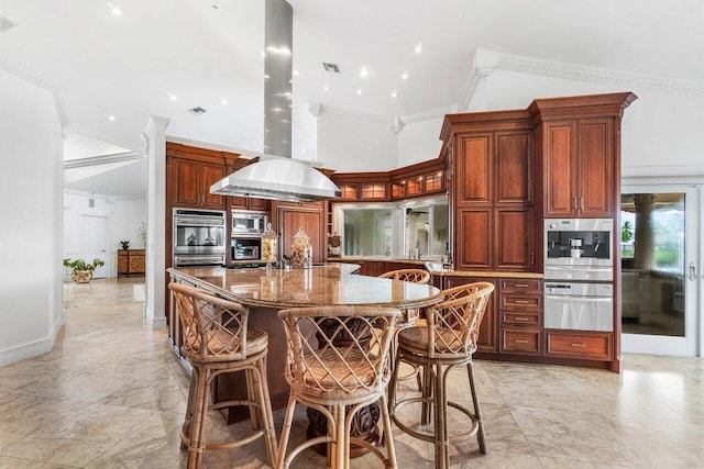 kitchen with backsplash, a kitchen bar, ornamental molding, and stainless steel appliances