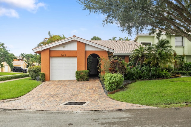 view of front of house featuring a front yard and a garage