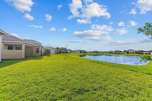 view of yard featuring a water view