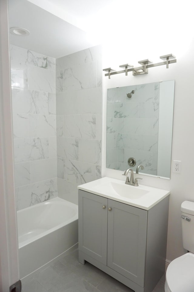 full bathroom with vanity, toilet, and tiled shower / bath