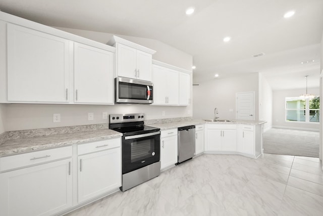 kitchen featuring white cabinets, sink, kitchen peninsula, and stainless steel appliances