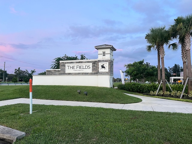 community sign featuring a yard