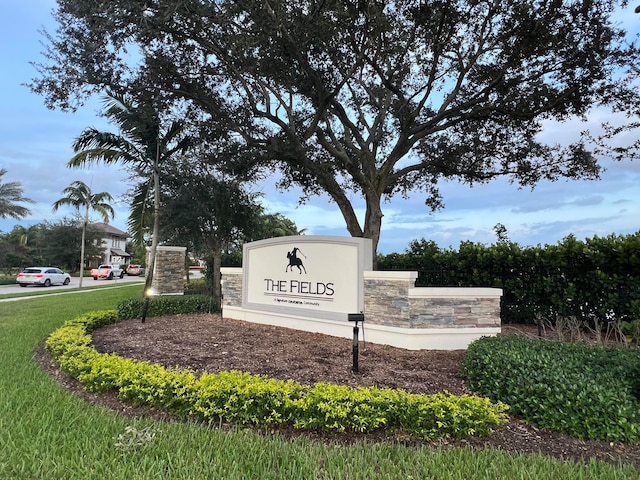 view of community / neighborhood sign