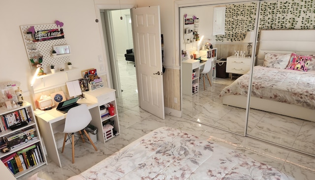 bedroom featuring a closet