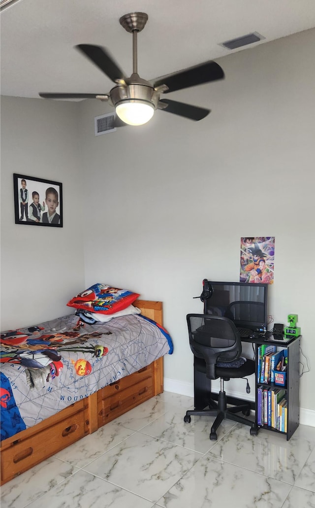 bedroom with ceiling fan