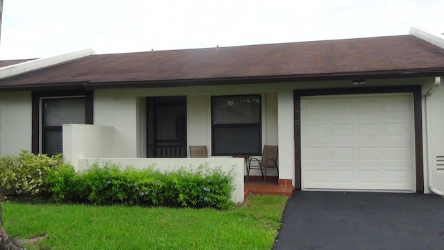 ranch-style home featuring a garage