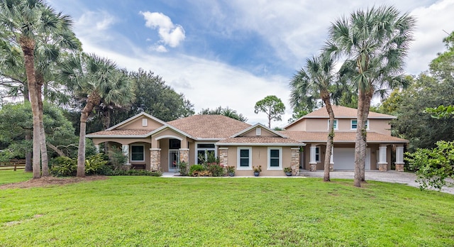 view of front of home featuring a front lawn