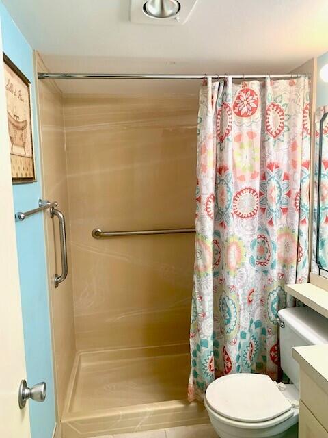 bathroom with vanity, toilet, and a shower with shower curtain