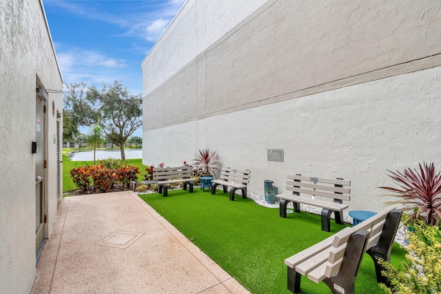 view of yard featuring a water view