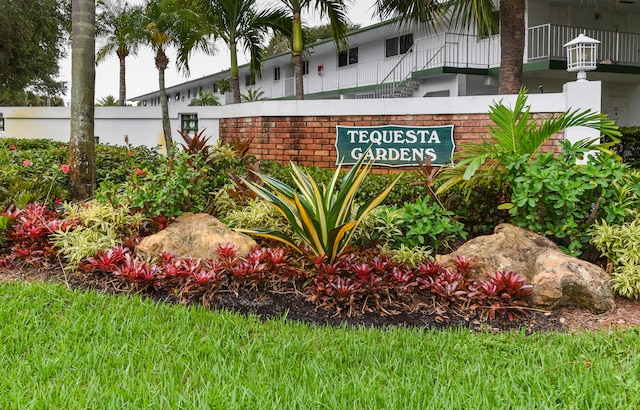 view of community / neighborhood sign