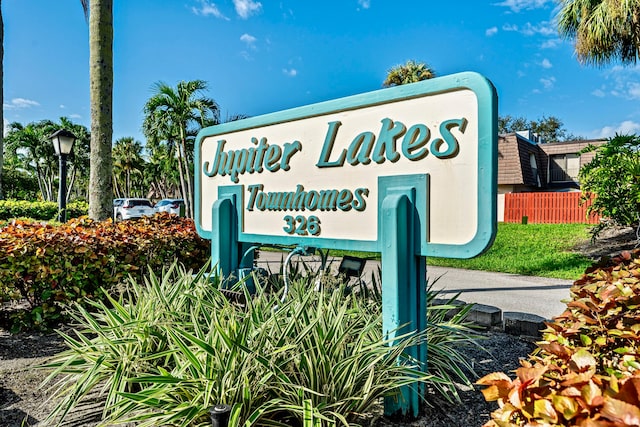 view of community / neighborhood sign