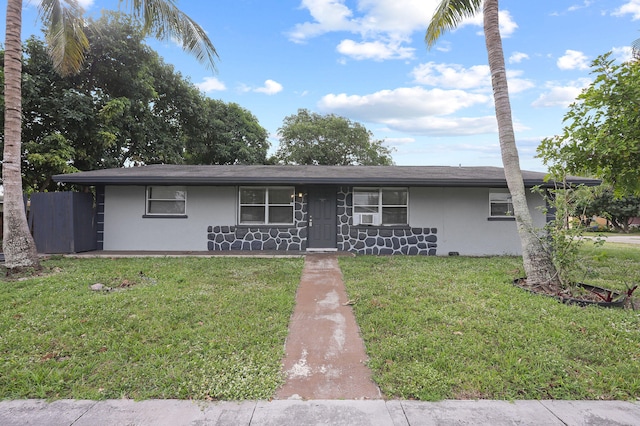 single story home featuring a front yard