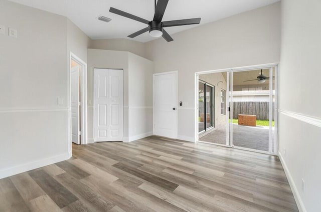 unfurnished room featuring wood-type flooring and ceiling fan