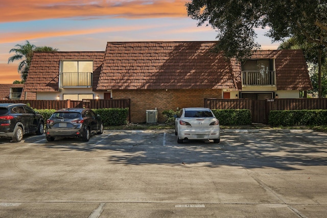 view of front of home featuring a balcony