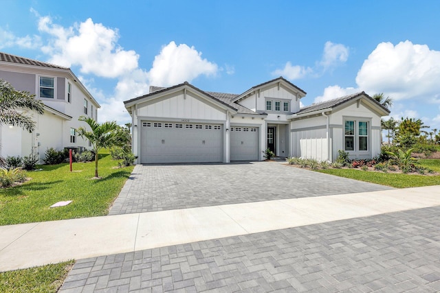 view of front of home featuring a garage and a front yard