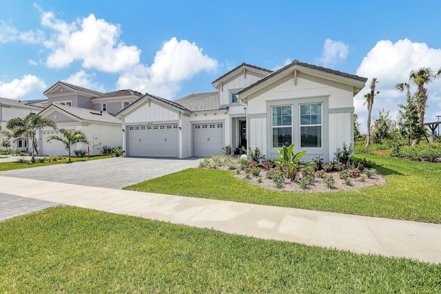 view of front of property featuring a front yard and a garage