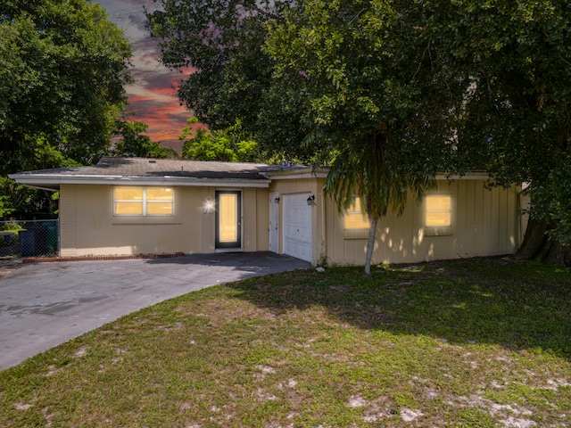 view of front facade featuring a garage and a yard