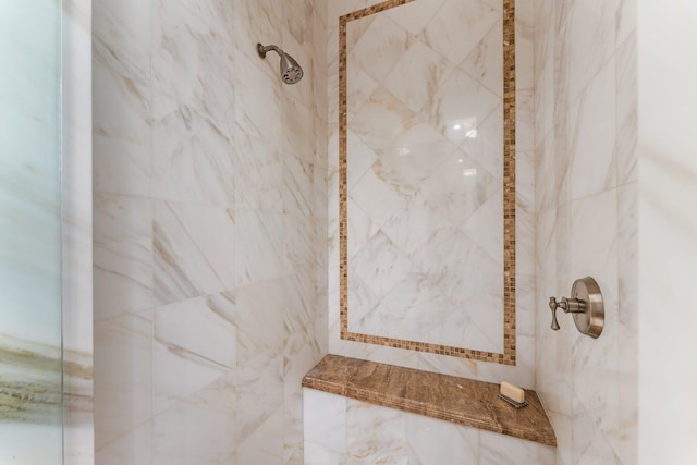 bathroom featuring a tile shower