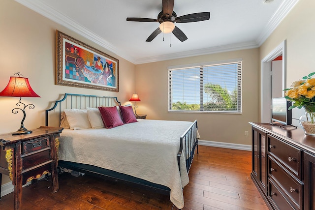 bedroom with hardwood / wood-style floors, crown molding, baseboards, and ceiling fan