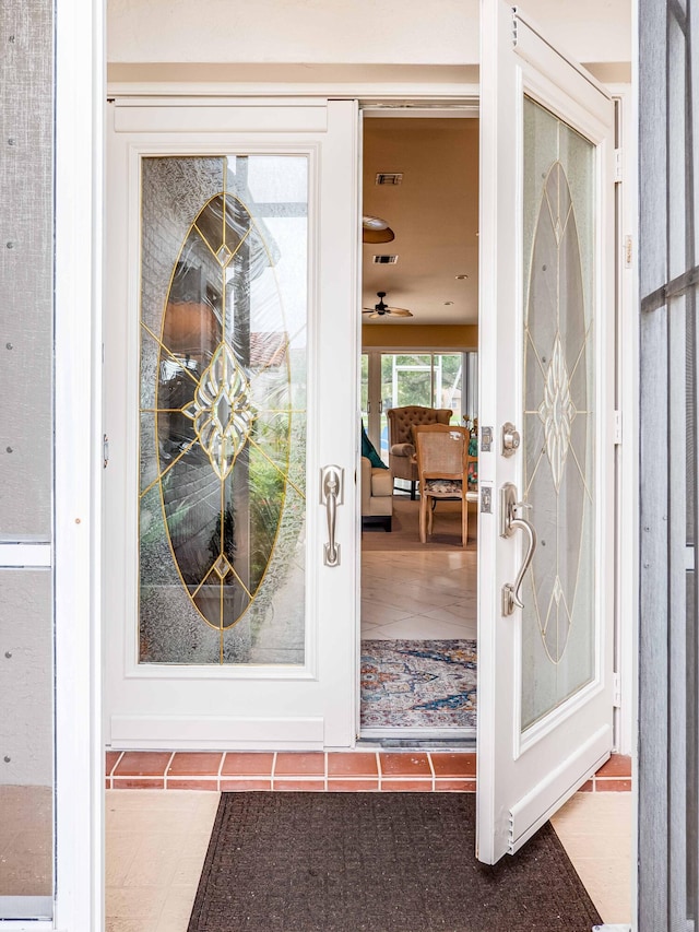 property entrance with ceiling fan