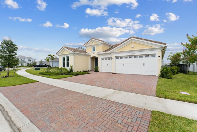 view of front facade featuring a garage and a front lawn