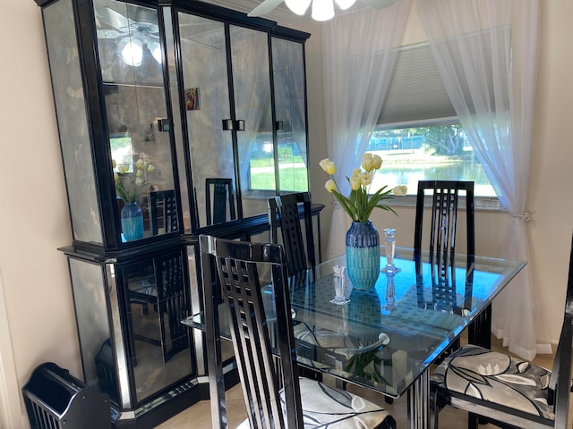 dining area with ceiling fan