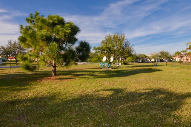 1840 S Dovetail Dr, Fort Pierce, FL 34982 - view of community with a yard