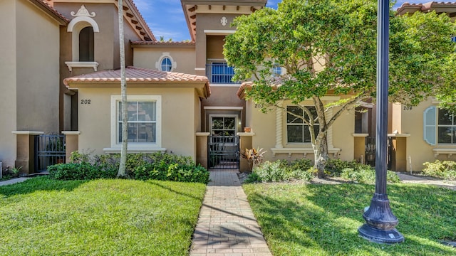 view of front of home with a front yard