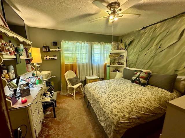 bedroom featuring ceiling fan and a textured ceiling