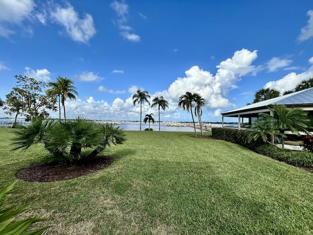 view of yard featuring a water view