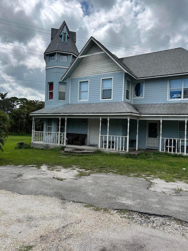 view of front of house featuring a front lawn and covered porch