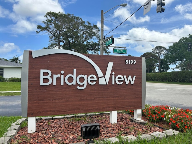 view of community / neighborhood sign