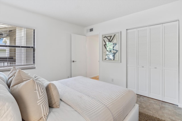 bedroom featuring a closet