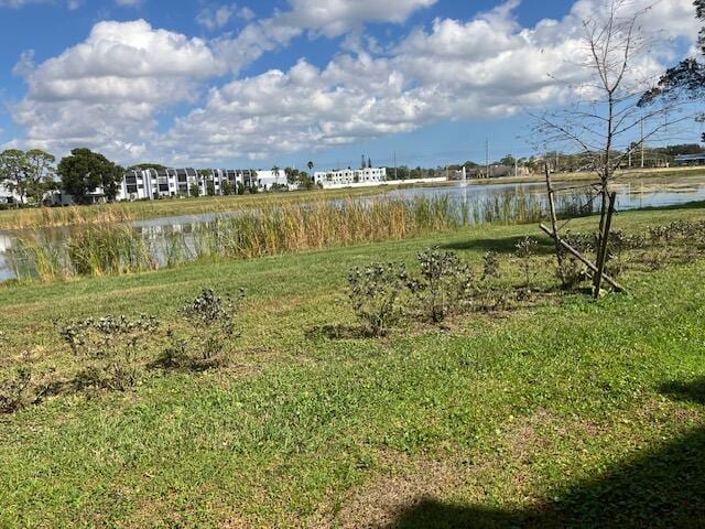 view of yard featuring a water view