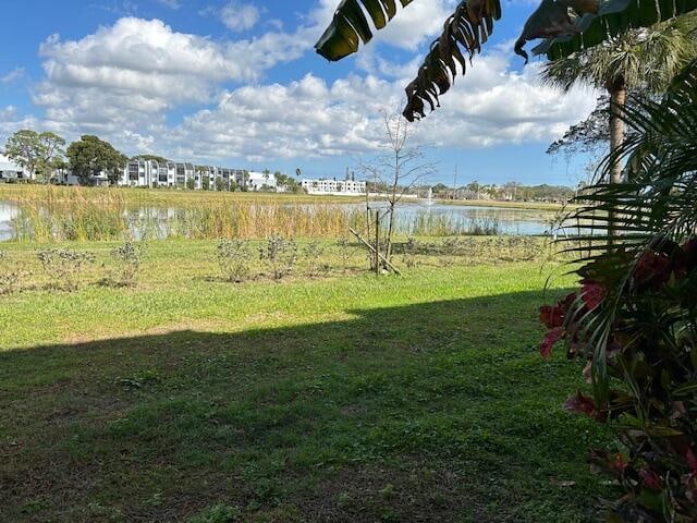 view of yard featuring a water view